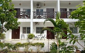 Queen Zee Garden Apartments